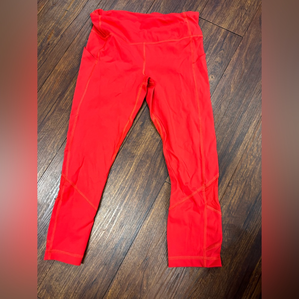 Lulu lemon crop size 6